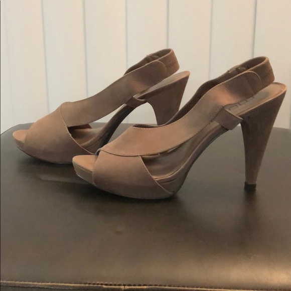 MODA SPANA SUEDE/LEATHER DARK TAUPE HEELS. - Picture 2 of 8
